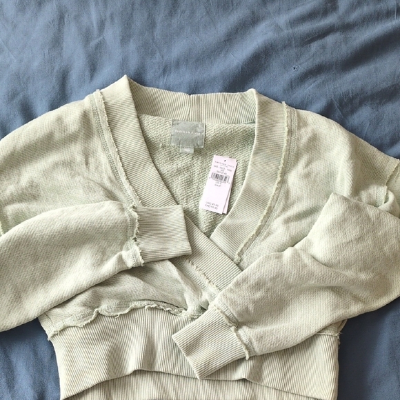 American Eagle Sweater - Picture 1 of 6